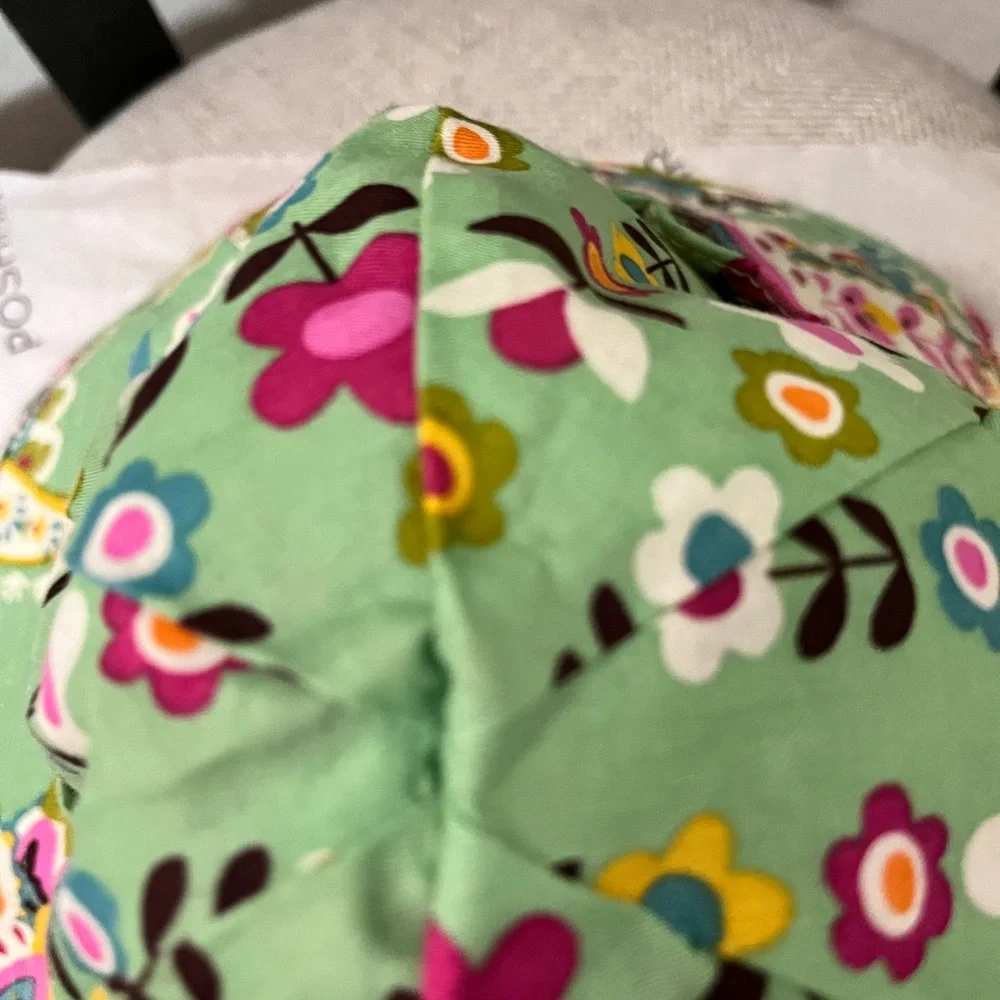 VERA BRADLEY NWOT AUTHENTIC TUTTI FRUTTI GREEN PAISLEY REVERSIBLE BUCKET HAT